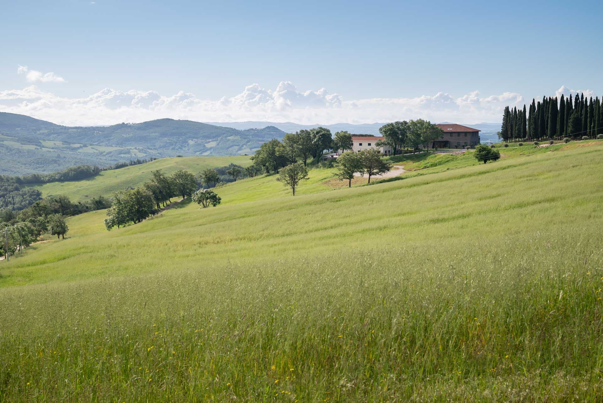 Vilă din Toscana, înconjurată de coline